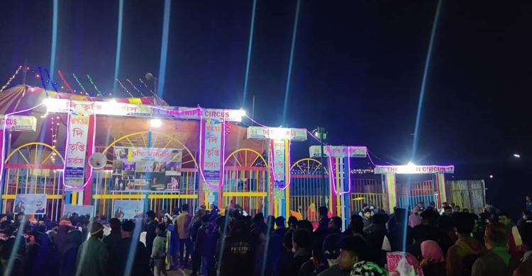 ফরিদপুরে জমে উঠেছে জসীম পল্লী মেলা