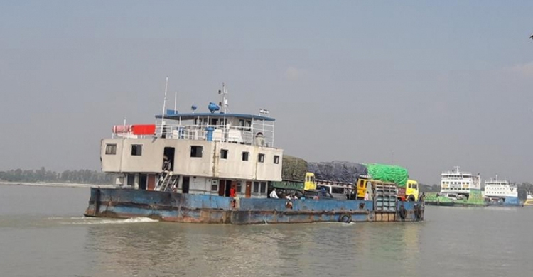 দৌলতদিয়া-পাটুরিয়ায় ফেরি চলাচল স্বাভাবিক