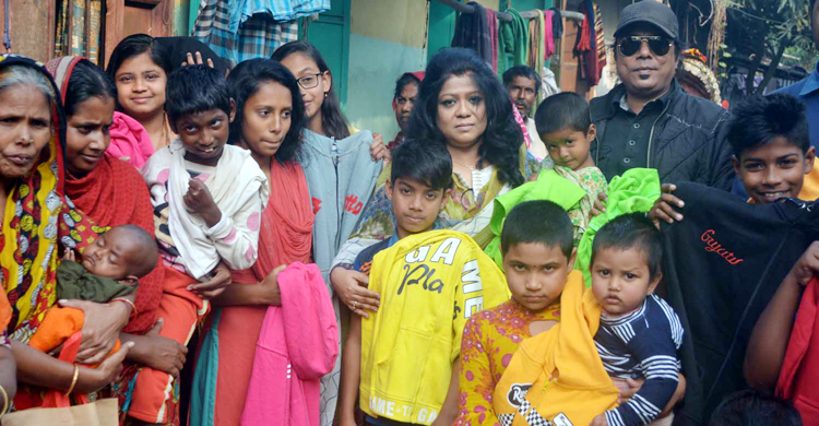 অসহায় শিশুদের পাশে দাঁড়ালেন সন্তানহারা ডা. ফারজানা