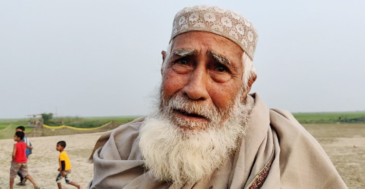 ৬০ বিঘা জমি চাষে বাধা প্রভাবশালীদের, কাঁদছেন বৃদ্ধ কৃষক