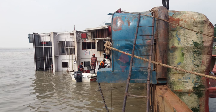 পাটুরিয়ার পথে উদ্ধারকারী জাহাজ ‘প্রত্যয়’
