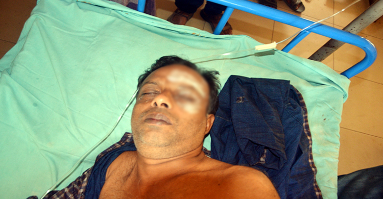 বিএনপি নেতার বাড়ির আগুন নেভাতে গিয়ে আ’লীগ নেতা দগ্ধ