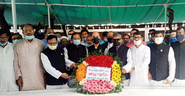 টুঙ্গিপাড়ায় বঙ্গবন্ধুর সমাধিতে আ.লীগের পুষ্পস্তবক অর্পণ