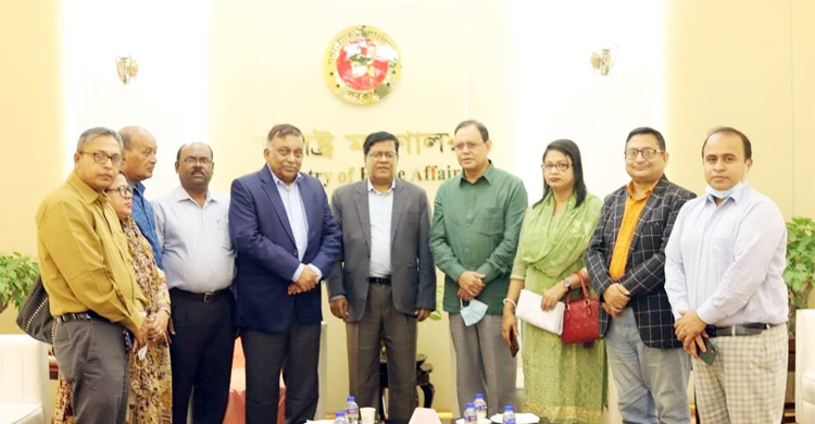স্বরাষ্ট্রমন্ত্রীর সঙ্গে বিএফইউজে নেতাদের সাক্ষাৎ