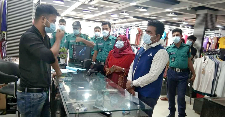 রাজধানীতে দুই ফ্যাশন হাউজকে জরিমানা