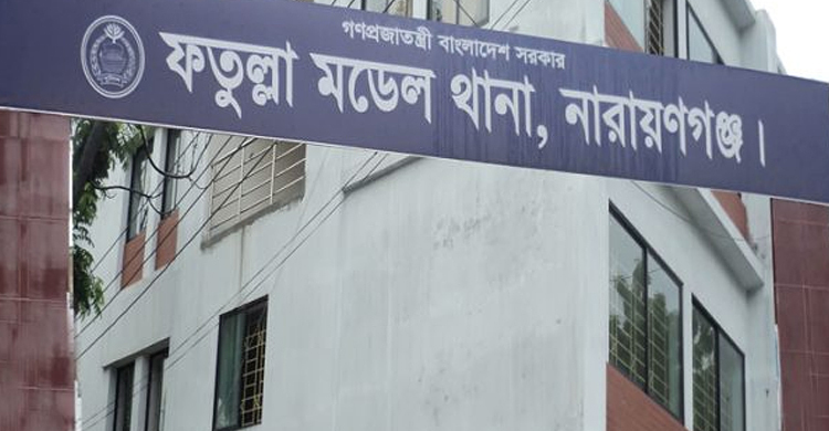 ঘরে ঢুকে ডাকাতির পর পুড়িয়ে হত্যার চেষ্টা