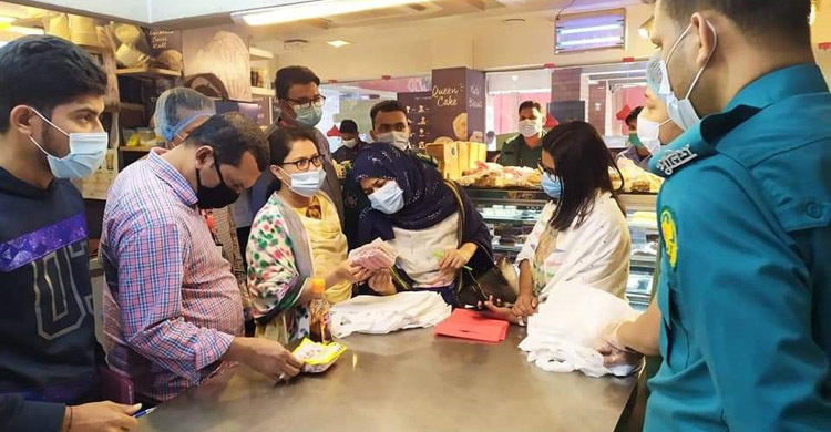 বাজারে অভিযান চালিয়ে ৭ লাখ টাকা জরিমানা