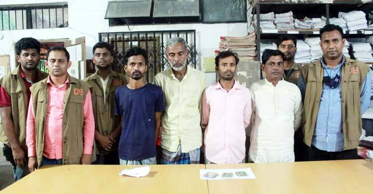 লুণ্ঠিত মালামালসহ শরীয়তপুরে ৪ ডাকাত গ্রেফতার