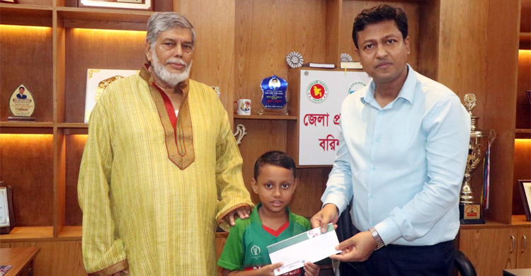 শচিনকে মুগ্ধ করা সেই সাদিদের দায়িত্ব নিলেন জেলা প্রশাসক