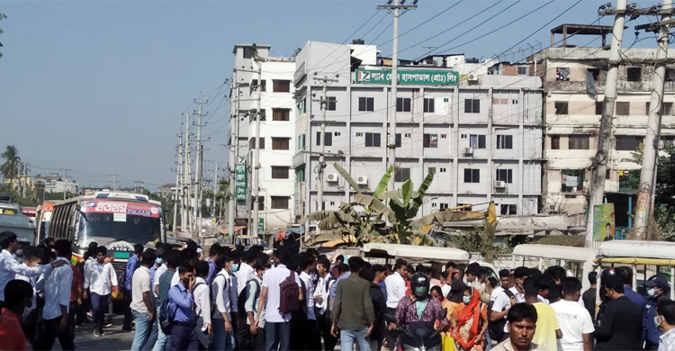 শিক্ষার্থীকে গাড়িচাপা, ঢাকা-আরিচা মহাসড়ক অবরোধ