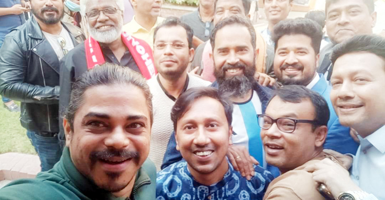 পরিচালক সমিতির নির্বাচন ঘিরে জমে উঠেছে এফডিসি