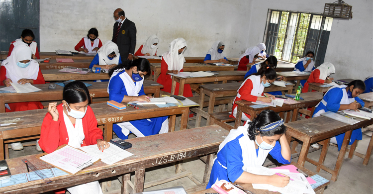 ভুল সেটে এসএসসি পরীক্ষা, কেন্দ্র সচিবকে অব্যাহতি