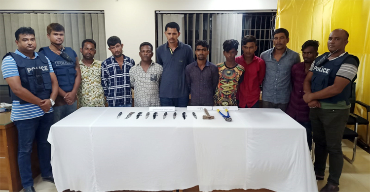 চট্টগ্রামে দেশীয় অস্ত্রসহ ৯ ডাকাত গ্রেফতার