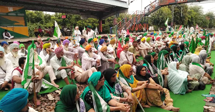 ভারতে কৃষক আন্দোলন অব্যাহত, রেল যোগাযোগে অচলাবস্থা