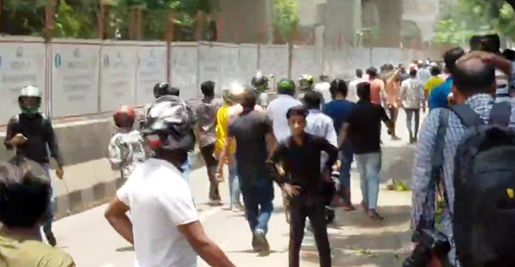 ঢাকা বিশ্ববিদ্যালয়ে ছাত্রদলের বিক্ষোভ