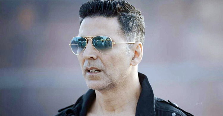 সিনেমা ফ্লপ হওয়ায় দেশ ছেড়ে দিতে চেয়েছিলেন অক্ষয়