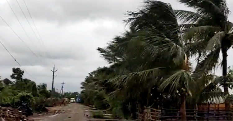 মধ্যরাতে ভারতের উপকূল অতিক্রম করতে পারে ‘গুলাব’