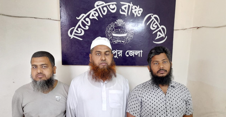 পুলিশের ওপর ককটেল হামলা : হেফাজত নেতাসহ গ্রেফতার ৩