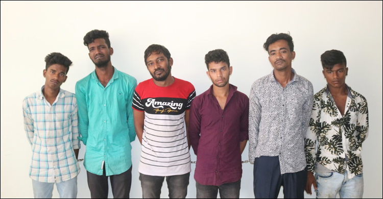 দেশীয় অস্ত্রসহ চট্টগ্রামে গ্রেফতার ৬