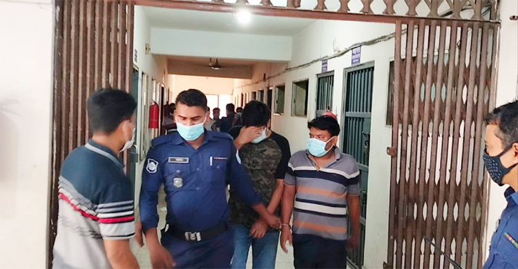 সুতা ব্যবসায়ীদের কার্যালয় থেকে ২২ জুয়াড়ি আটক