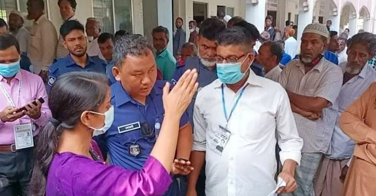 ছাগলনাইয়ায় ভোটারদের প্রভাবিত করায় আটক ৩