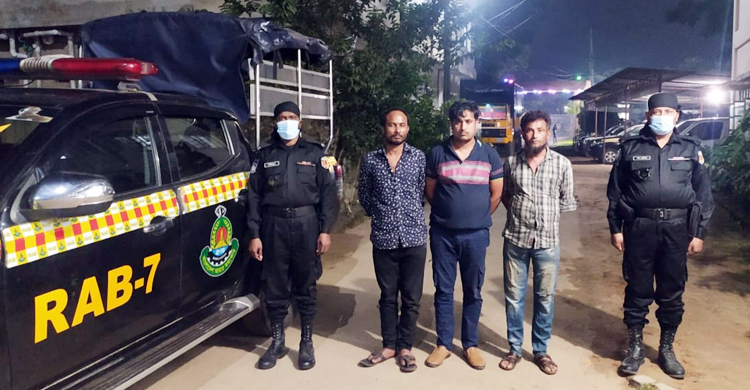 কাভার্ডভ্যান থেকে ১০ হাজার ইয়াবা জব্দ, চালকসহ কারাগারে ৩