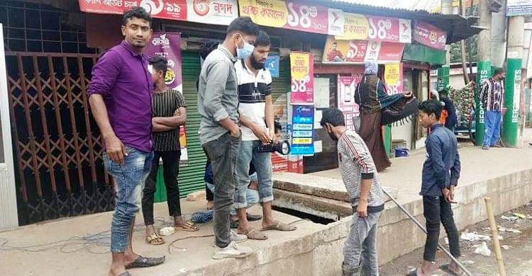 ফেনীতে গ্যাস লাইনের লিকেজ থেকে আগুন, সংযোগ বিচ্ছিন্ন