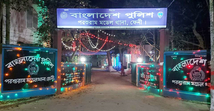 দোকান থেকে টেনে হিঁচড়ে স্বেচ্ছাসেবক দলের নেতাকে পিটিয়ে জখম