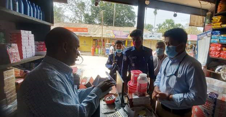 ৩০০ লিটার তেল মজুত রেখে ১৫ হাজার টাকা জরিমানা দিলেন দোকানি