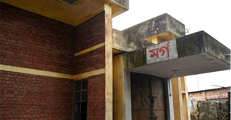 রাস্তার পাশে পড়ে ছিল যুবকের মরদেহ