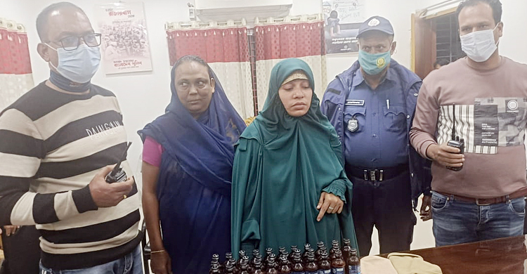 দাউদকান্দিতে ফেনসিডিলসহ নারী আটক