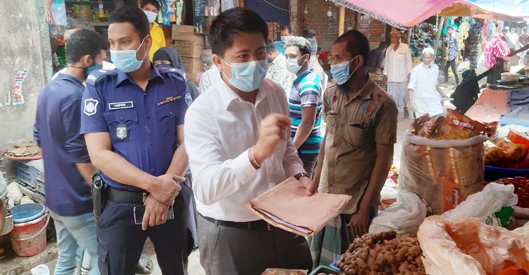 ফেনীর ৬ দোকানে তালা, ২৮ হাজার টাকা জরিমানা