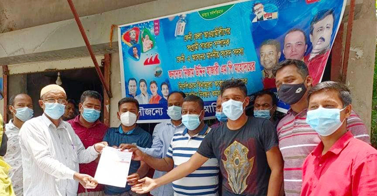 ফেনীতে বিনামূল্যে ভ্যাকসিন নিবন্ধন সেবা দিচ্ছে ছাত্রলীগ