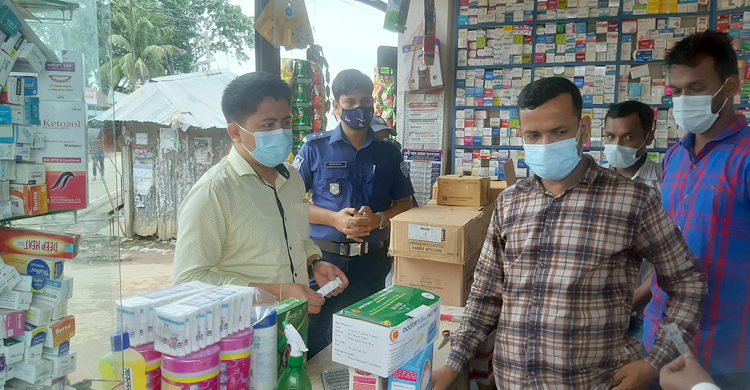 মেয়াদোত্তীর্ণ ওষুধ রাখার দায়ে দুই ফার্মেসির জরিমানা