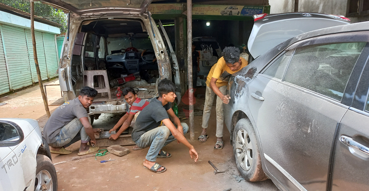 ফেনীতে অটোমোবাইল ওয়ার্কশপে নীরব বিপ্লব
