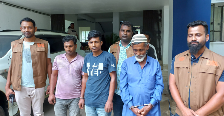 ফেনীতে ১৫শ লিটার চোরাই ডিজেলসহ আটক ৩