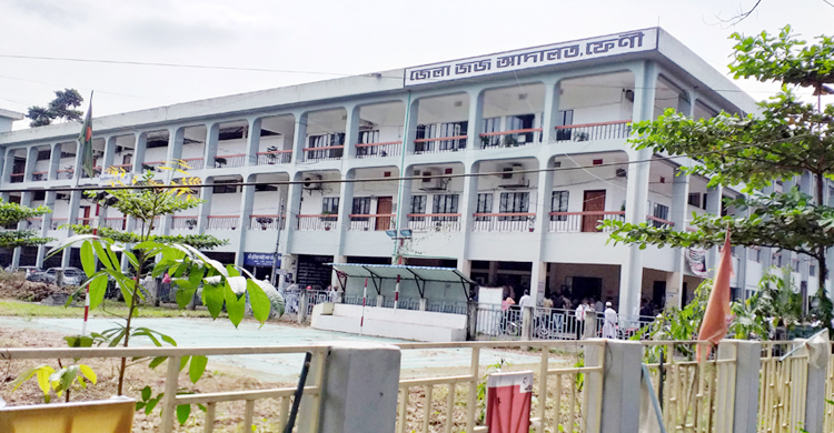 ফেনীতে বাড়ছে মামলা জট, সশরীরে আদালত পরিচালনার দাবি আইনজীবীদের