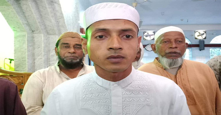 ইসলাম ধর্মে মুগ্ধ হয়ে মুসলিম হলেন রুপম দাস
