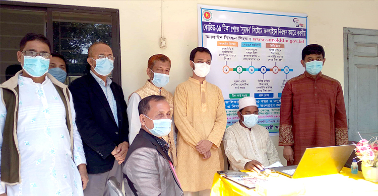 ১৯ বুথে চলছে করোনার টিকার নিবন্ধন