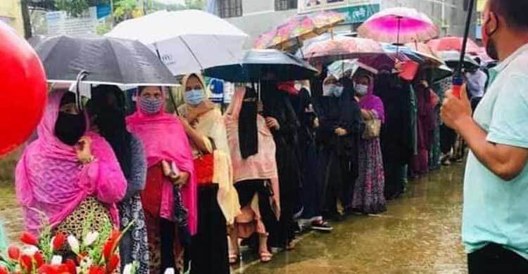 ফেনীতে একদিনে টিকা পেলেন ৩০ হাজার মানুষ