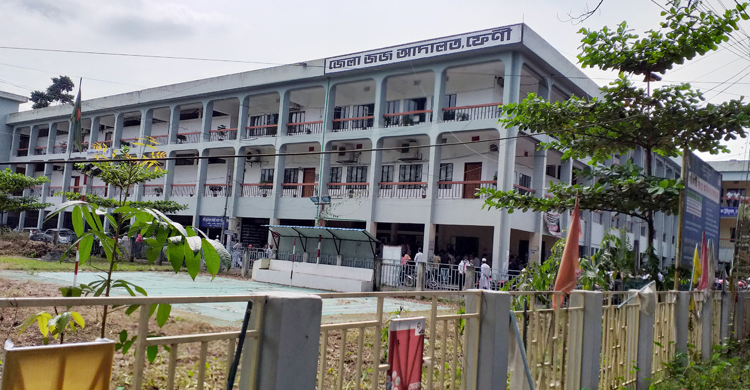 ফেনীতে স্বর্ণ ডাকাতি মামলায় ডিবির ৫ কর্মকর্তা ফের রিমান্ডে