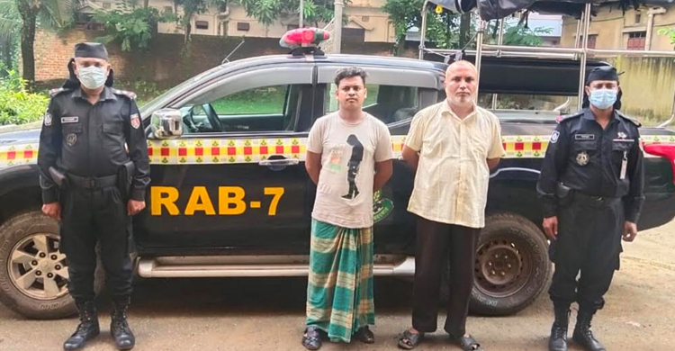ফেনীতে বিপুল পরিমাণ ফেনসিডিলসহ গ্রেফতার ২