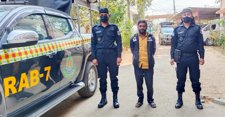 ট্রাকে তল্লাশি করে মিললো প্রায় ৬ হাজার ইয়াবা