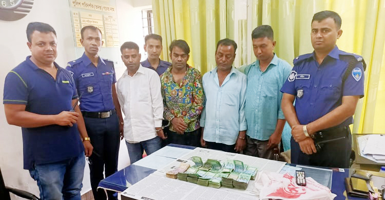 অজ্ঞান করে ৭ লাখ টাকা নিয়ে পালানোর সময় আটক মলম পার্টির চার সদস্য