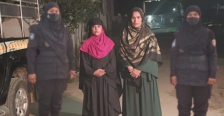 ভ্যানিটি ব্যাগে মিললো ৪ হাজার ইয়াবা, গ্রেফতার ২