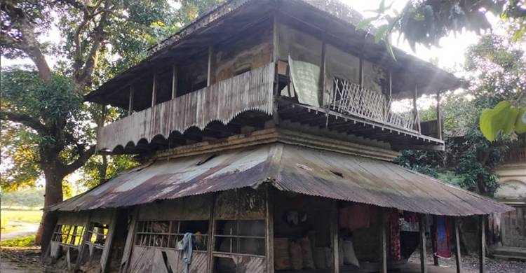 মুক্তিযুদ্ধের ইতিহাসের সাক্ষী অপু চৌধুরীর কাঠের বাড়িটি
