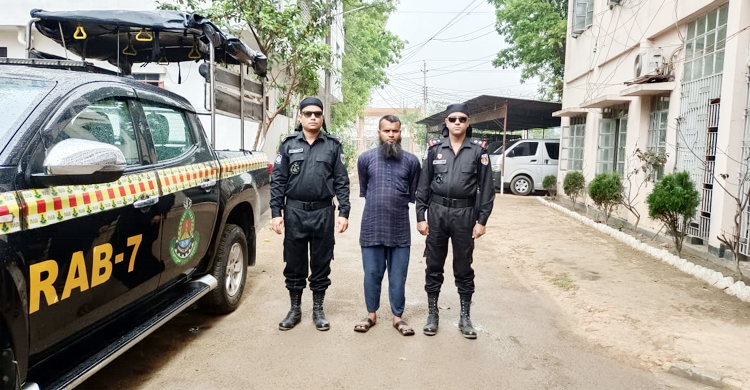 বিক্রির জন্য অটোতে নেওয়া হচ্ছিল ট্রেনের ৪৫০ লিটার চোরাই ডিজেল