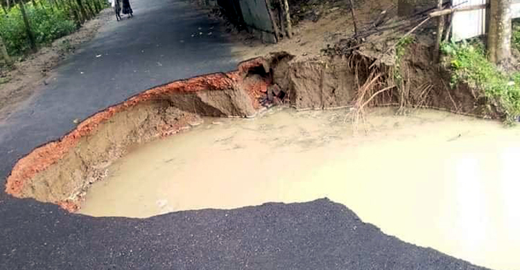 ফেনীতে বন্যায় ক্ষতি ৮১ লাখ ৫৫ হাজার টাকা