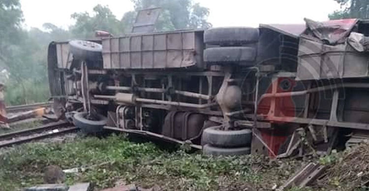 Train hits bus, kills 3