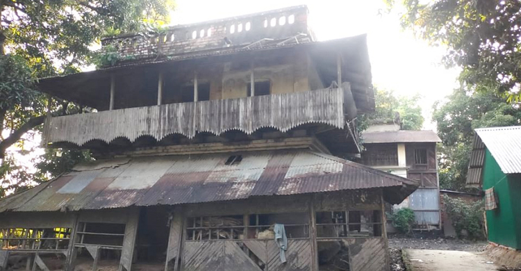 মুক্তিযুদ্ধের ইতিহাসের সাক্ষী অপু চৌধুরীর কাঠের বাড়িটি